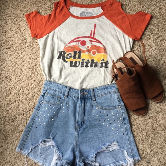 Disney Brand Star Wars top. - Picture 1 of 5